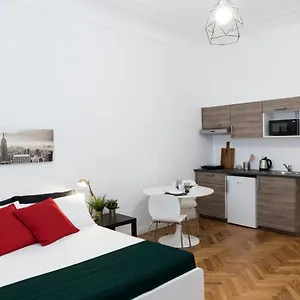 4 Design Near Central Station Appartamento